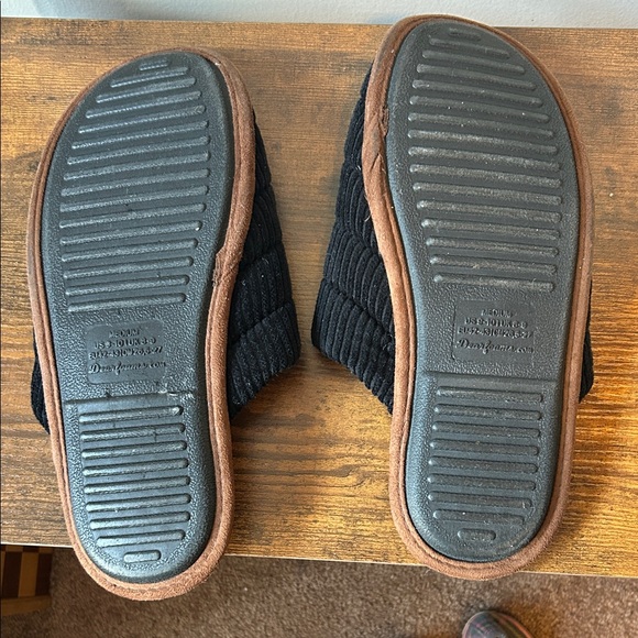 Dearfoams Black and Brown Men's Slippers - Picture 3 of 4